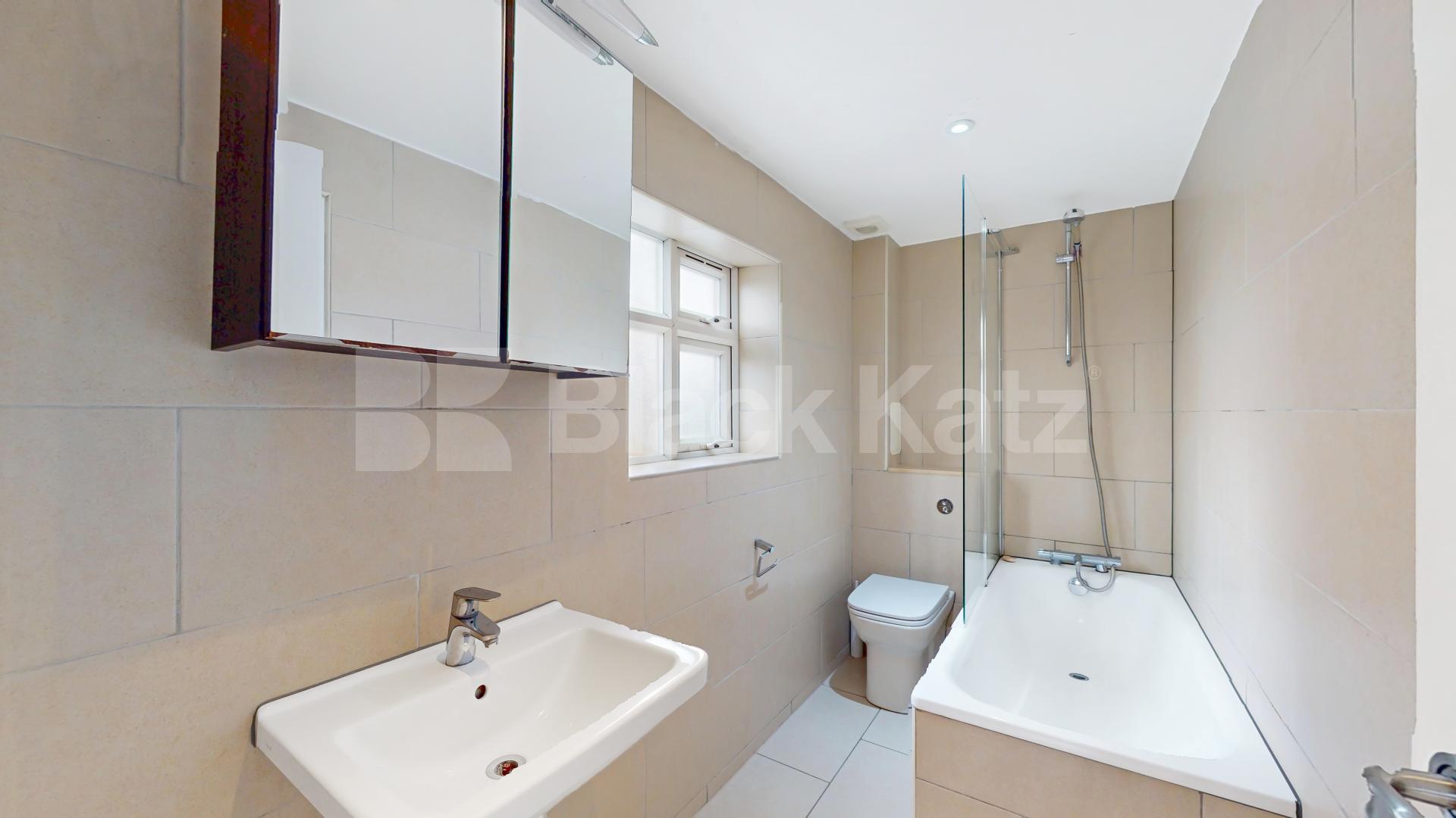 Refurbished Refurbished Two Bedroom Flat in Elegant Period Conversion Rochester Road, Camden